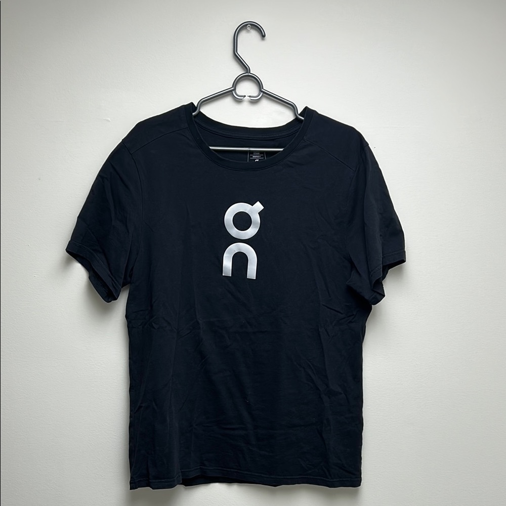 On Running Black Short Sleeve - XL FITS LIKE M
